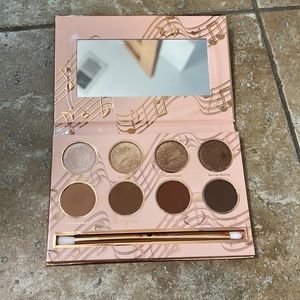 Jessie James Decker Eyeshadow Palette - Limited Edition!